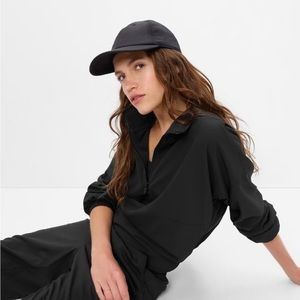 NWT GAP WIND BREAKER TOP HALF ZIPPER FRONT POCKETS ELASTIC WAIST LINE SIZE SMALL